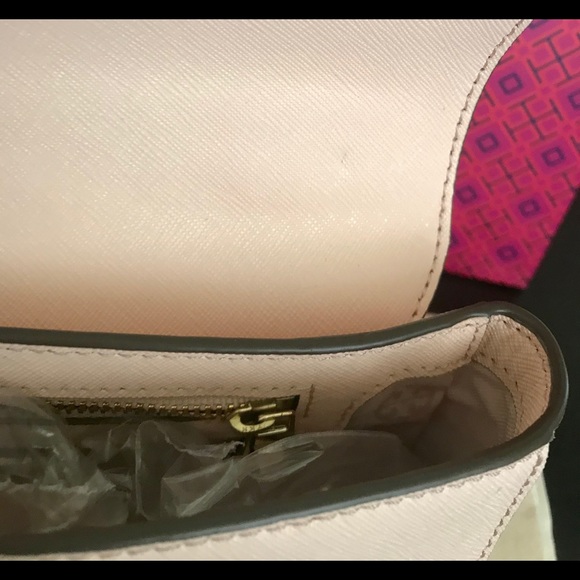 Auth Tory Burch Saffiano leather Robinson purse - Picture 7 of 7